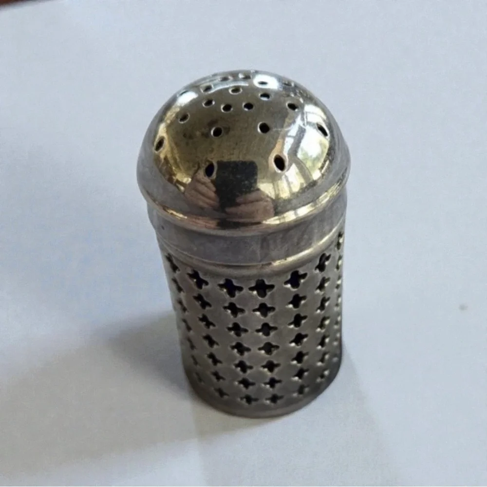 Vintage Salt Or Pepper Shaker Silver Plated Made In England